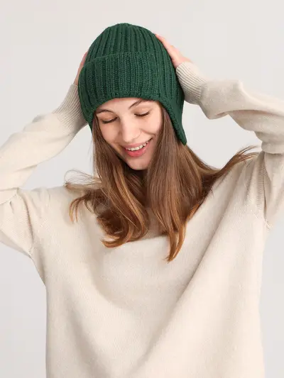 Шапка-ушанка зеленого цвета